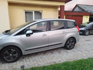 Peugeot 5008, motor 1,6 diesel, an 2010, cu 7 locuri - imagine 4 Peugeot 5008, motor 1,6 diesel, an 2010, cu 7 locuri - imagine 4