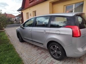 Peugeot 5008, motor 1,6 diesel, an 2010, cu 7 locuri - imagine 3 Peugeot 5008, motor 1,6 diesel, an 2010, cu 7 locuri - imagine 3