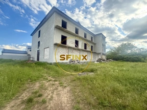 Cladire la rosu 1530 mp - 30 camere, teren 2000 mp Balotesti, azil/clinica/hotel