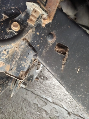 Vând Toyota Hilux 2009, originala ,4x4, cu Aer Cond - imagine 3 Vând Toyota Hilux 2009, originala ,4x4, cu Aer Cond - imagine 3