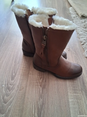 Vând cizme îmblănite. 