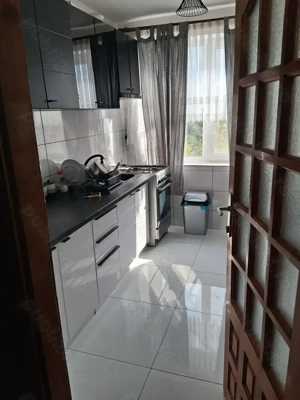 Vand apartament la Moldova Noua