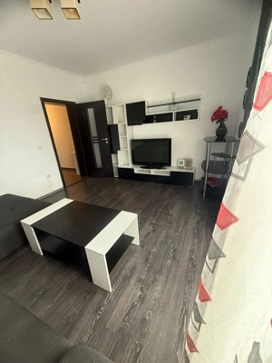 Apartament cu 2 camere si curte 