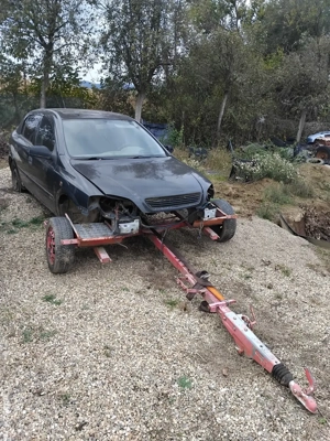 dezmembrez opel astra - imagine 3