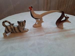 Bibelouri  ( buc = 3 ) confectionate din portelan romanesc vintage