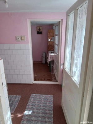 De inchiriat o camera la curte.