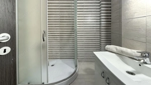 Mic, modern și primitor – locul perfect pentru un nou început! - imagine 17