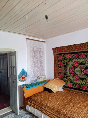 Casă bătrânească de vânzare