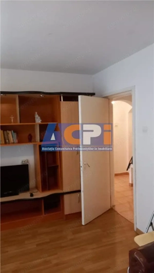2 camere decomandate - imagine 3