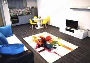 Închiriez apartament spatios cu terasa ,vedere către lac 