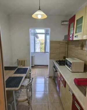 400 euro!Ap 2 cam decomandat in Podul de Fier - imagine 3