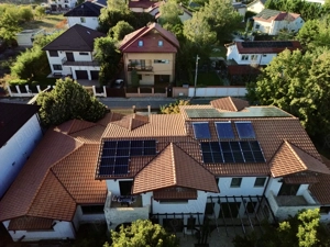 Citila langa Lacul cu Nuferi si Padure - imagine 3