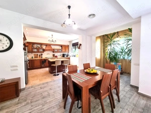 Citila langa Lacul cu Nuferi si Padure - imagine 6