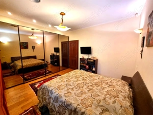 Citila langa Lacul cu Nuferi si Padure - imagine 9