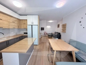 Apartament 3 camere, etaj intermediar, Zona Vivo