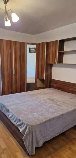 Garsoniera spațioasă, 35 mp, loc de parcare, zona Titan