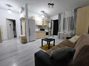 Apartament Decomandat cu Balcon – Mobilat, Utilat, Metrou & Parcul Liniei