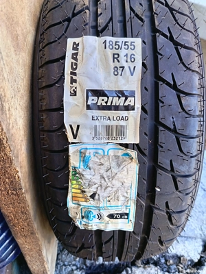 Vând schimb cauciuc 185/55/16  87V