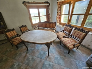Mobilier de salon vechi   piesă elegantă, ideală pentru restaurare