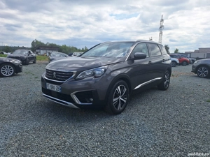 Peugeot 5008 cu 7 locuri din 2021 motor 1500 120 cp