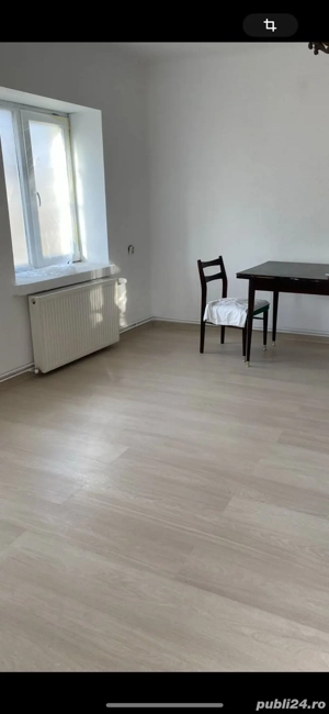 Inchiriez casă 3 camere .