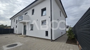 Casa de vanzare 380mp teren liber 4 camere 2 parcari Selimbar