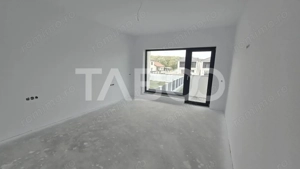 Casa de vanzare 380mp teren liber 4 camere 2 parcari Selimbar - imagine 14