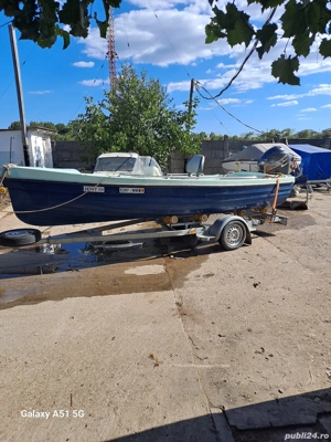 Vand barca cu motor si peridoc