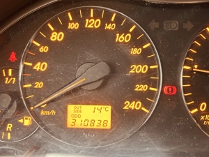 Toyota Avensis Diesel, an 2003, 1800 euro - imagine 10 Toyota Avensis Diesel, an 2003, 1800 euro - imagine 10