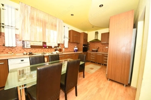Vila spatioasa, pretabil pentru locuit/clinica, zona Micro 17 – Galati - imagine 20