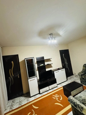 Proprietar inchiriez apartament cu doua camere
