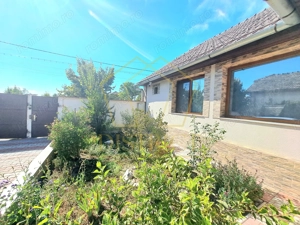 Casa individuala spatioasa, renovata total pe parter I Recas