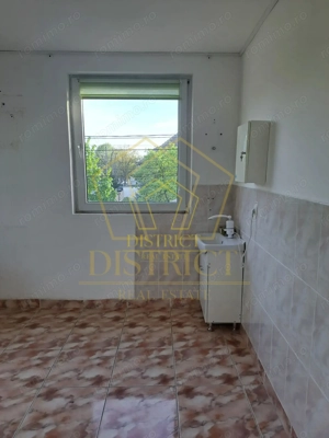 Spatiu comercial util compartimentat I Lipovei - imagine 4 Spatiu comercial util compartimentat I Lipovei - imagine 4