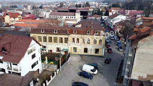 Pensiune de vânzare în Curtea de Argeș, piața centrală.