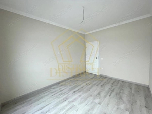 Casa despărțită prin garaj cu 5 camere | Giroc - imagine 11