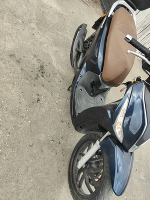 Vând scuter marca kimco peoples  - imagine 4