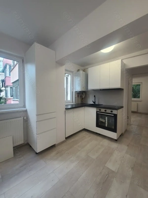 Vand 3 cam Dambu [etaj 2 complet renovat]