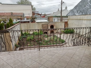 Casă mare cu potențial, 4 niveluri – investiția ideală în Galați! - imagine 2