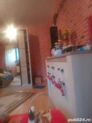 vand apartament doua camere 