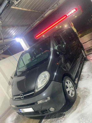 Opel Vivaro 5+1 loc și marfă, an 2005, motor 2.5 DCI defect ( pornește dar bate ceva) - imagine 2