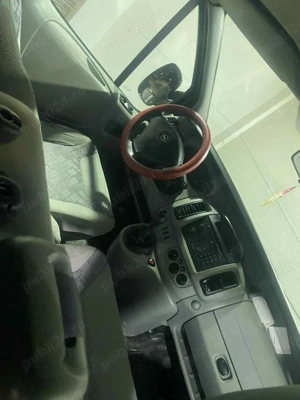  Opel Vivaro 5+1 loc și marfă, an 2005, motor 2.5 DCI defect ( pornește dar bate ceva) - imagine 5