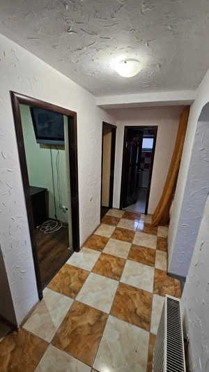 Închiriez apartament 3 camere la casa
