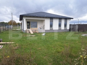 Casă nouă pe parter cu vedere spre munți – Tărlungeni, Brașov