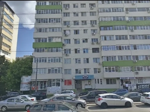 Trei camere piața Delfinului