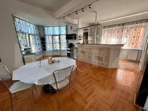 Casa moderna cu design deosebit,situata intr-o zona linistita. - imagine 17