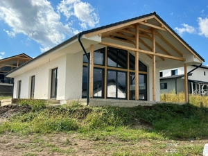 Casă premium la Livezeni - preț de apartament. Confort pentru familie.