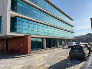  De vânzare   Clădire modernă de birouri în zona de Est a Bucurestiului - imagine 2