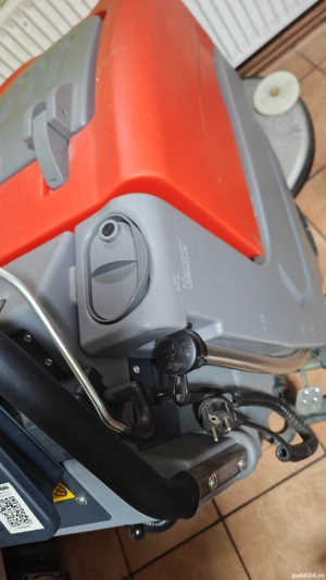 Vand Aparat profesional curățenie Marca Hako Scrubmaster B 45 nou