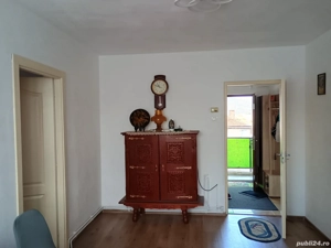 Închiriez  schimb cu casa apartament 3 camere central - imagine 8