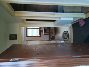 Închiriez  schimb cu casa apartament 3 camere central - imagine 6